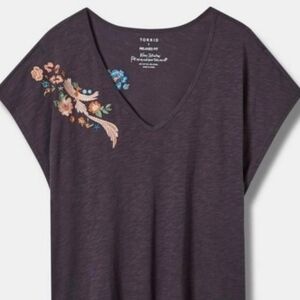 💜NWOT! Torrid Women's Floral Embroidered Tee